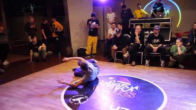 pro 1x1 bboy Илюха vs Сплошной - брейкданс батл WINTER WARS 2020 смотреть онлайн