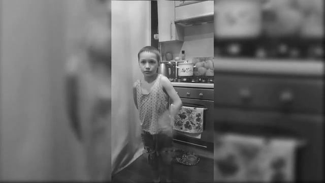 Ренатик рассказывает стих к Новому году. смотреть онлайн