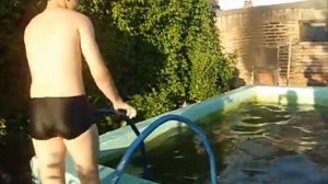 кувырок в бассейне