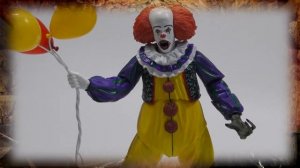 Фигурка от Neca. Пеннивайз 1990.