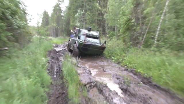 БРДМ ДОМИНАТОР-М на бездорожье в лесу смотреть онлайн