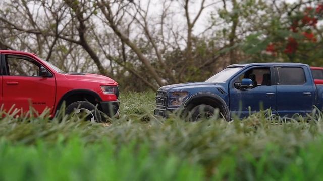 Driving Mini Pickup Trucks Off-Road | Diecast Model Trucks Mud Offroading смотреть онлайн