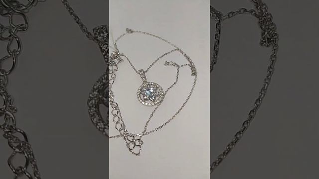 Серебряное колье с фианитами. длина цепочки 40+5 см. цена 1300 руб смотреть онлайн
