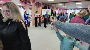 Танец с мамочками.mp4