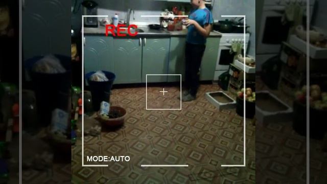 \Скрытая камера\€Пацан пытается подкачаться в домашних условиях]+Первое видео! смотреть онлайн