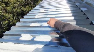 Крыша на балкон последнего этажа в г.Подольск/Установка козырька над балконом/Крыша из профнастила.