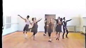 Приветственный танец с пиалами. Кызылский колледж искусств