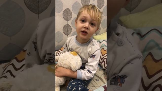 Малыш рассказывает стих на Новый год про деда Мороза , так мило смотреть онлайн