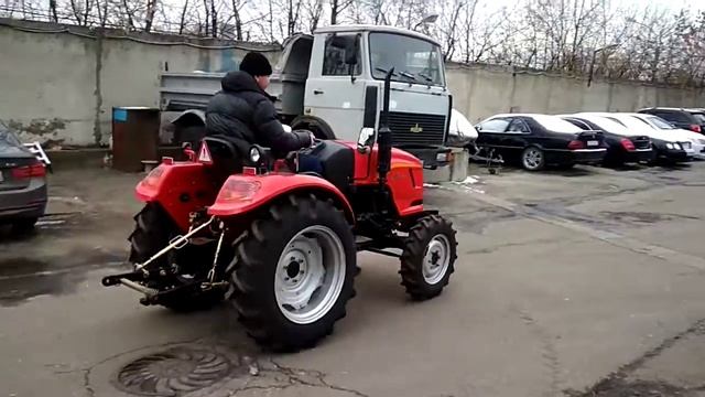 Сельскохозяйственный трактор ДОНГ ФЕНГ 244 смотреть онлайн