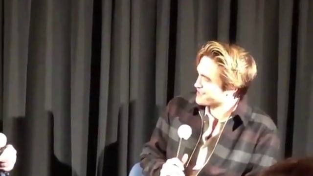 Short Q&A with #RobertPattinson for SAG-AFTRA members смотреть онлайн