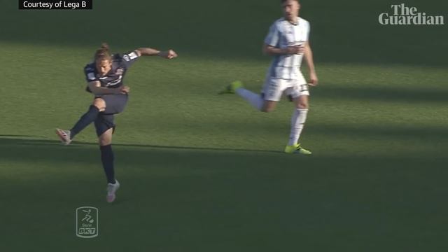 Cremonese player scores extraordinary goal from own half in Serie B смотреть онлайн