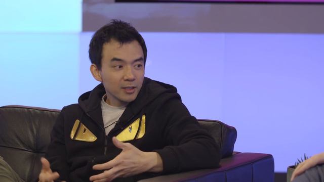 Behold The $2000 Samsung Galaxy Fold смотреть онлайн