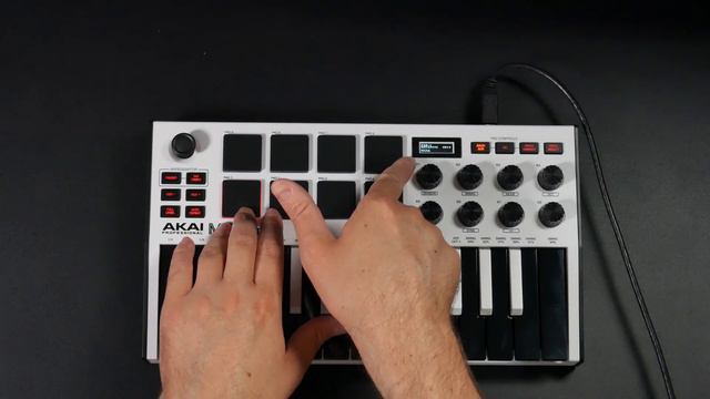 AKAI MPK MINI MK3 - Unboxing and First Impression смотреть онлайн