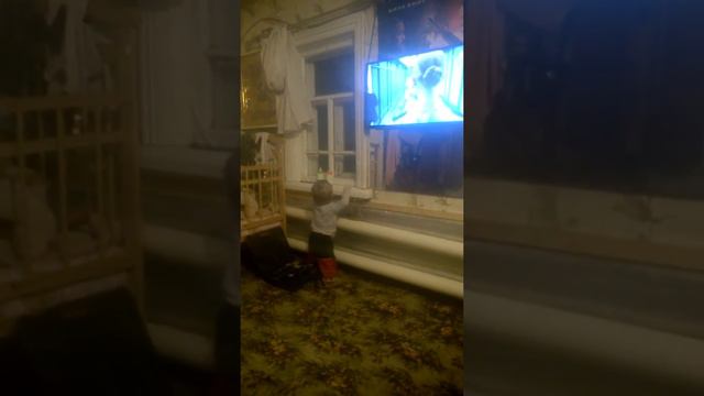 Максимка играет смотреть онлайн