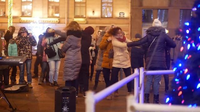 Танцы в центре Петербурга - Невский проспект смотреть онлайн