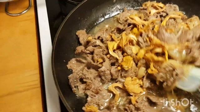 Шведский рецепт! Оленина со сливками, лисичками и ягодами можжевельника! смотреть онлайн