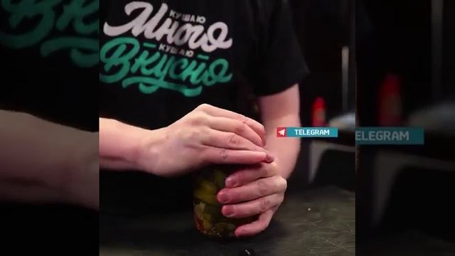 самый легкий способ открыть банку с огурцами (Лайфхак) смотреть онлайн