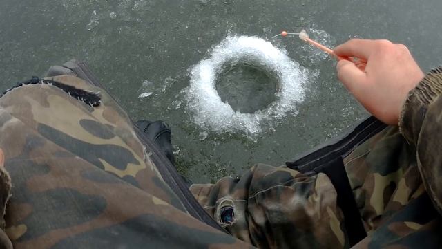 Поиск рыбы зимой с эхолотом. Рыбалка на реке Саксагань смотреть онлайн