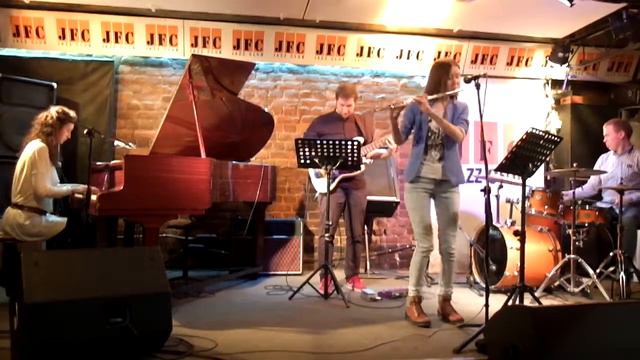 Polly Quartet- MI смотреть онлайн