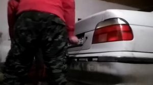 BMW E39 закрылся багажник без аккумулятора внутри как открыть