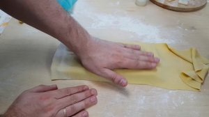 Лепка пельменей формой для льда