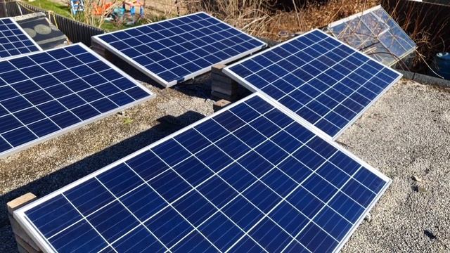 1.4kwh 285w Solar Panel And Victron  2000watts  Inverter