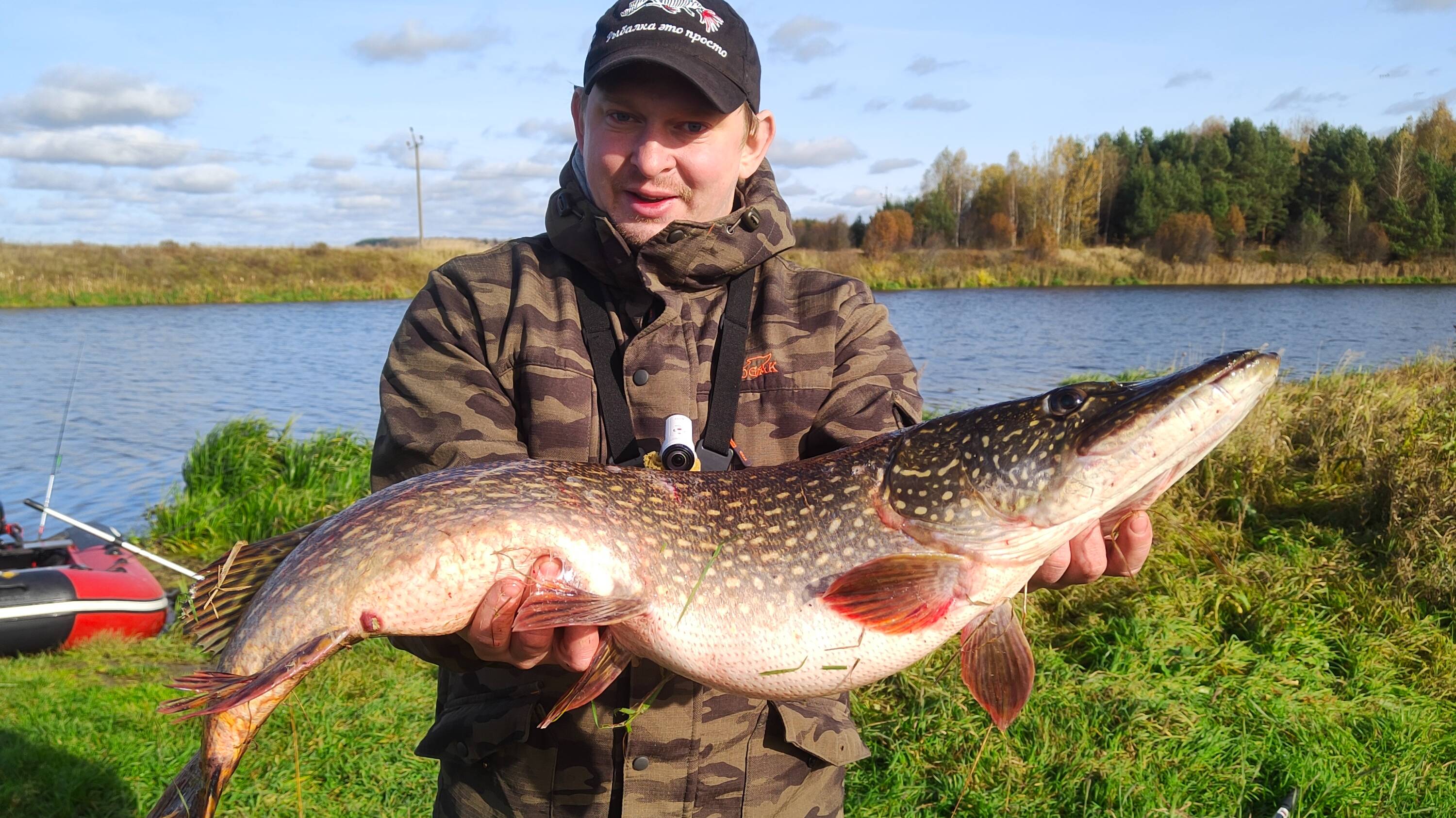 Рыбалка.Поймал огромную щуку на китайский воблер.Рыбалка на спиннинг осенью. смотреть онлайн