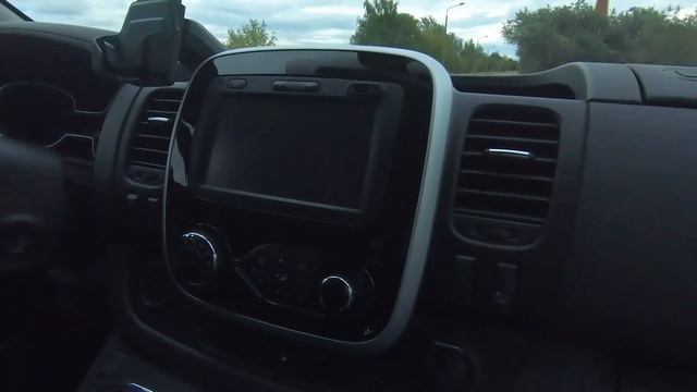 Renault Trafic SpaceClass 2018, огромный смотреть онлайн