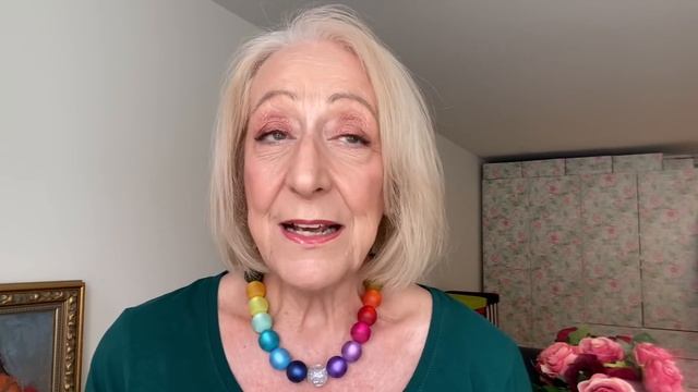 4 Tips for Overcoming Loneliness as an Older Woman смотреть онлайн