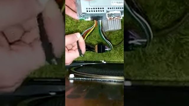 КАК ПРАВИЛЬНО ПОДКЛЮЧИТЬ АВТОМАГНИТОЛУ ДОМА ИЛИ В АВТОМОБИЛЕ???) смотреть онлайн
