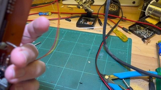 Galaxy Invader 1000 - Making a USB power cable смотреть онлайн