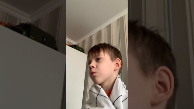 Учительница не знает примеры😅смешно.