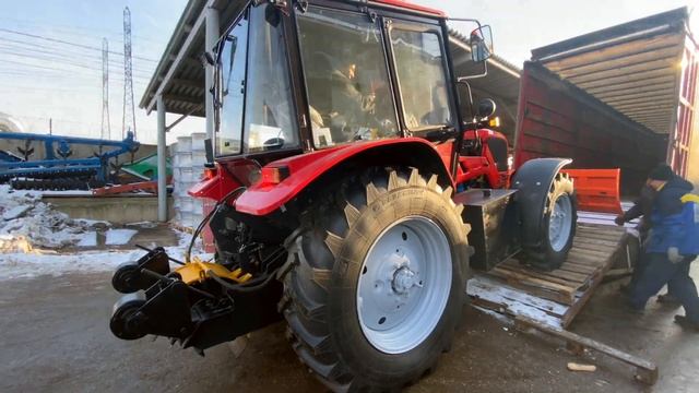 Поставка трактора МТЗ Беларус 92П с коммунальным гидроповоротным отвалом и дорожной фрезой смотреть онлайн