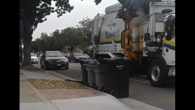 Машинка мусоровоз | GARBAGE TRUCK in ACTION. RECYCLING GARBAGE TRUCK смотреть онлайн