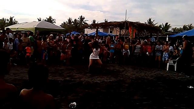 chica bailando playa el paraiso смотреть онлайн