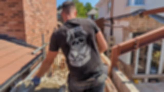 Challenge accepted! Can I make him a bricklayer? | IzzyTheBricky ep 20 - #vlog #construction смотреть онлайн