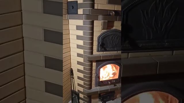 Отзыв по нашей угловой каминопечи с лежанкой. Первая зима эксплуатации. Уфимский печник 89279681986 смотреть онлайн