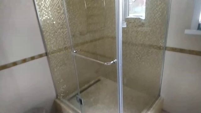 Стеклянный душевой уголок на заказ, по индивидуальным размерам 1161x968x2000 мм смотреть онлайн