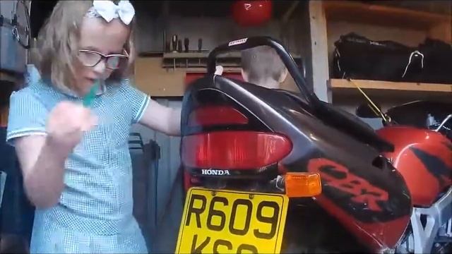 Our Honda CBR 900 RR Fireblade Project (1 of 3) - Cars, Bikes and Boats Ep2 смотреть онлайн