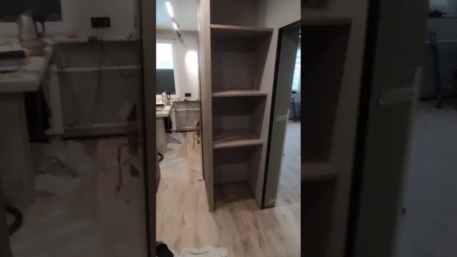 идея как использовать максимум пространства в квартире: брус для стеллажа с полками смотреть онлайн