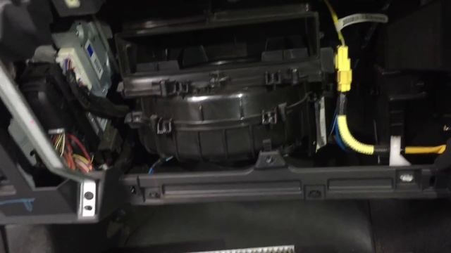 Isuzu D-MAX Cabin Air Conditioning Filter Replacement 2013 смотреть онлайн