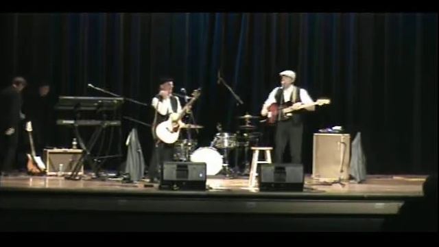 Simon and Garfunkel tribute "Feelin' Groovy" performs "Call Me Al" and "Mrs Robinson" смотреть онлайн