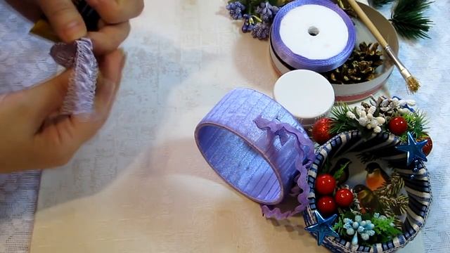 Мастер-Класс. Новогодние игрушки из бобин от скотча. Готовимся к Новому году. смотреть онлайн