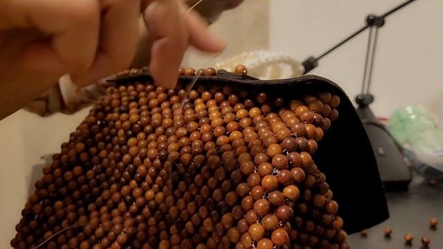 Рюкзак из деревянных бусин и кожи/Beaded backpack with wooden beads and leather смотреть онлайн