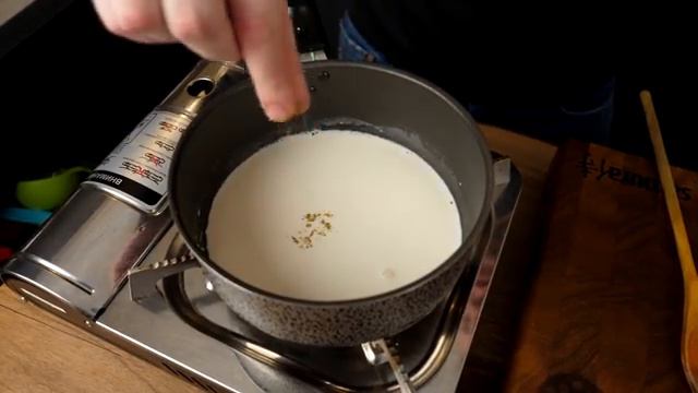 Чипс-Стрипсы с соусом _Блю Чиз_ смотреть онлайн