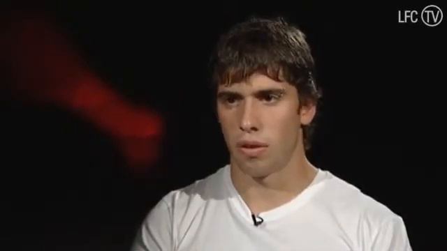 Entrevista a Emiliano en Liverpool смотреть онлайн
