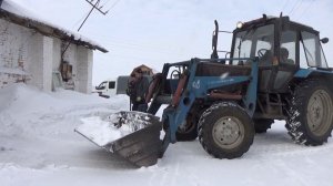 Чистим снег от склада!