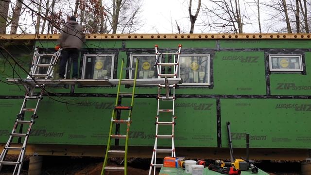 ROOF VENTILATION & INSULATION BAFFLES // Not So Tiny House Build Part 9 смотреть онлайн