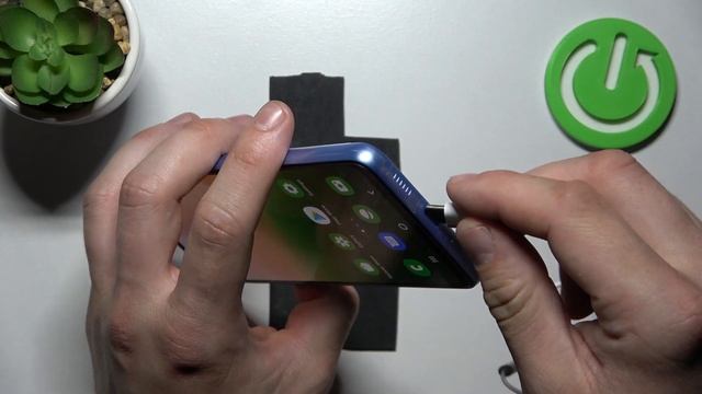 How to Plug Wired Headphones to Samsung Galaxy A33? смотреть онлайн