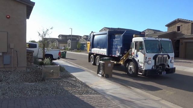 Waste Connections' EX-Right Away Disposal Diesel Peterbilt 520 Python Garbage Truck On Wet Recycle! смотреть онлайн
